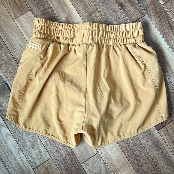 Yuna High Rise Shorts - Picture 2 of 3